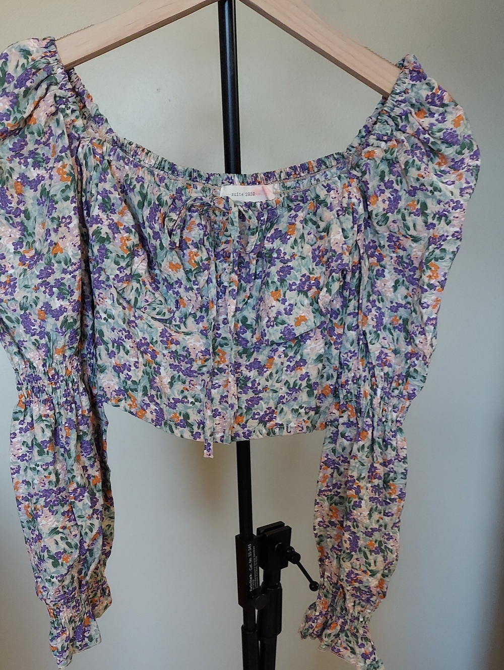 Suite 2939 floral crop top Long bishop sleeves. Off the shoulder Size M Purple